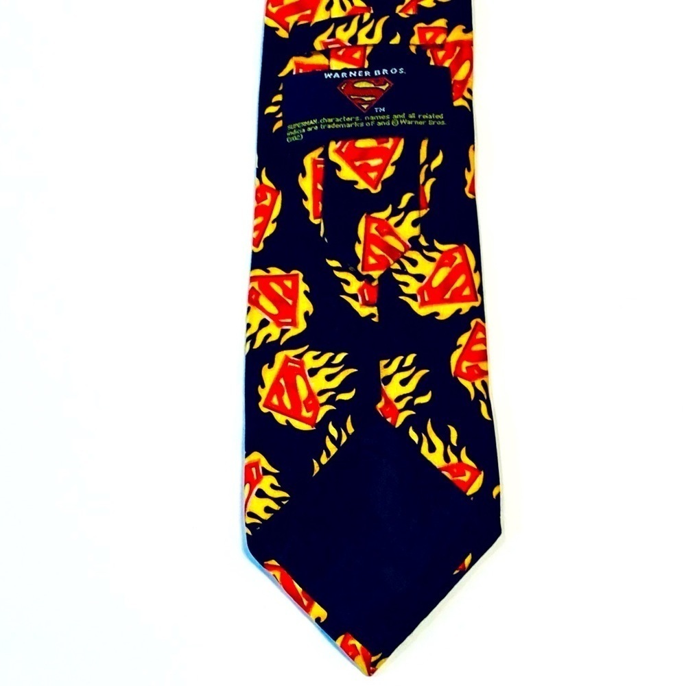 Warner Brothers Superman Logo Tie - Picture 3 of 5